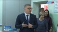 Губернатор Текслер посетил школу и колледж и поздравил учащихся с Днем знаний