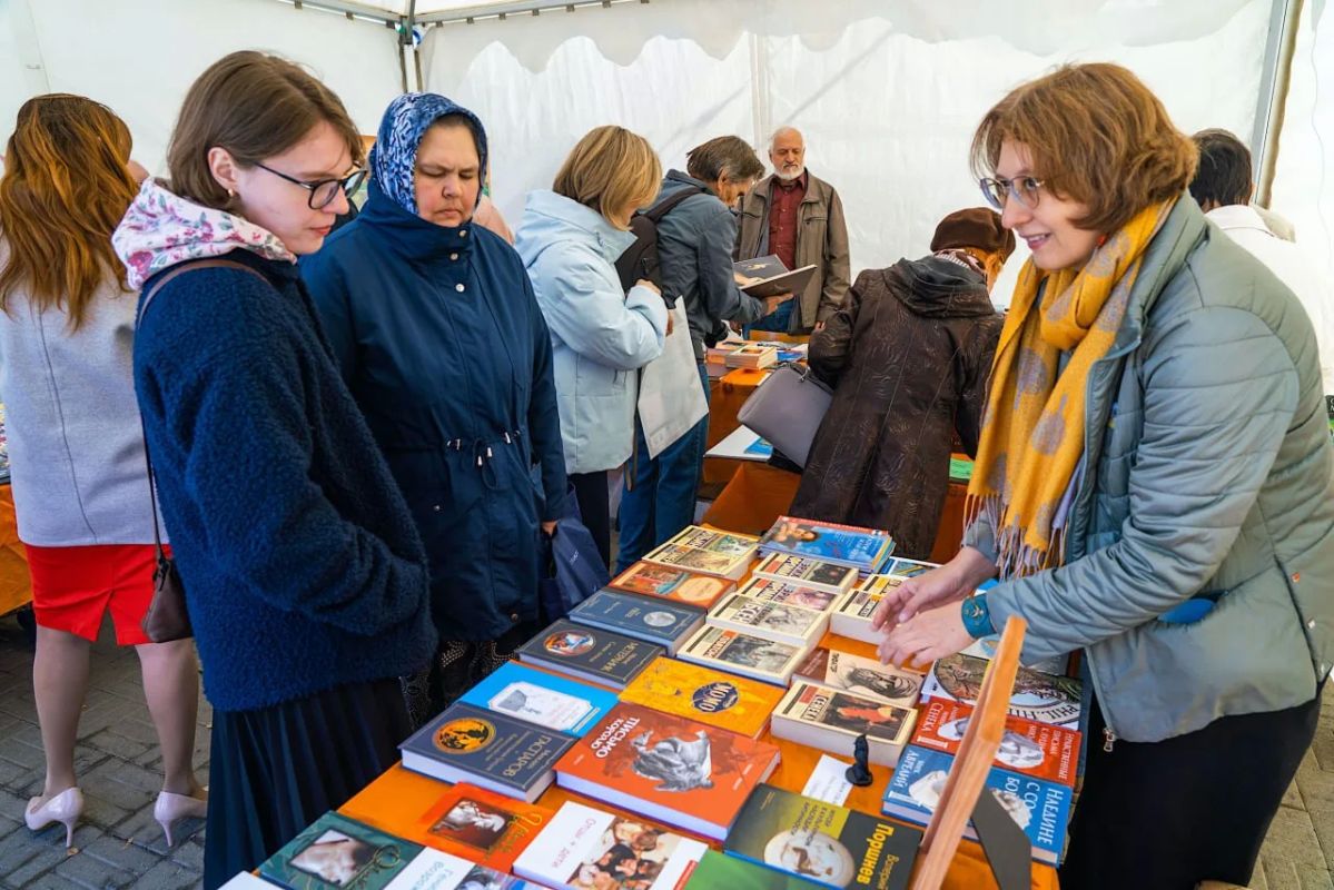 Библиотеки переехали в интерактивные шатры на книжном фестивале в Челябинске Библиотеки переехали в интерактивные шатры на книжном фестивале в Челябинске