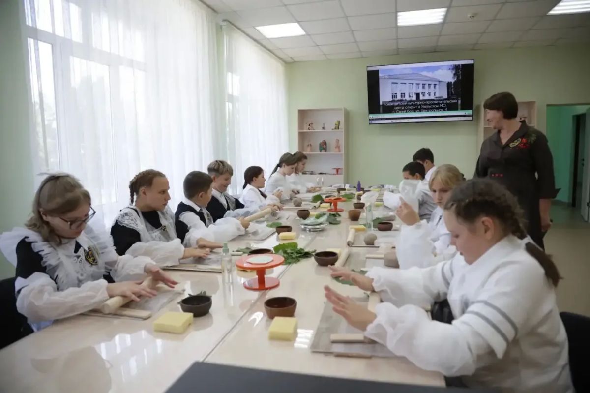 В посёлке Синий Бор открылся новый детский центр для занятий народным творчеством В посёлке Синий Бор открылся новый детский центр для занятий народным творчеством
