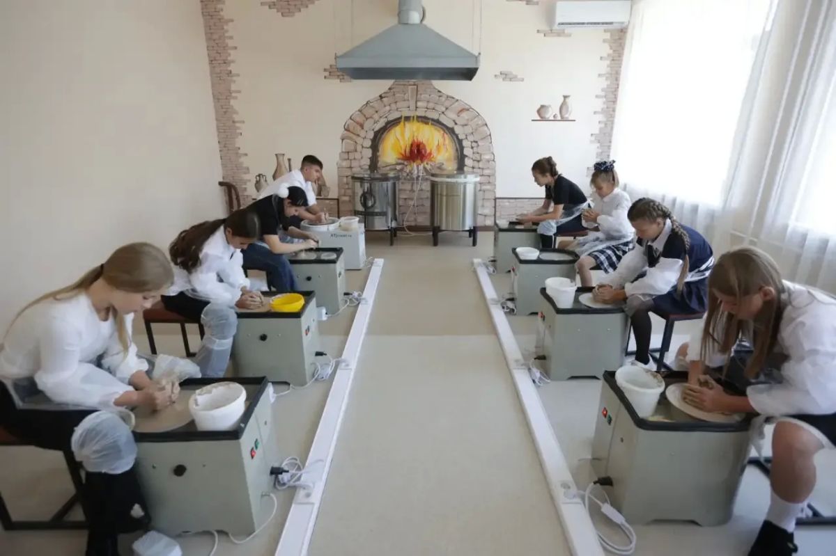 В посёлке Синий Бор открылся новый детский центр для занятий народным творчеством В посёлке Синий Бор открылся новый детский центр для занятий народным творчеством