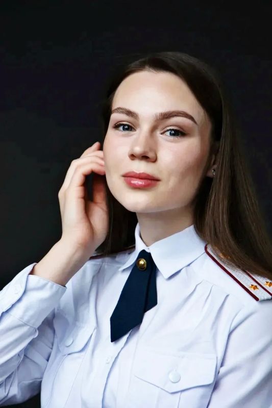 # Умница, красавица, сотрудник