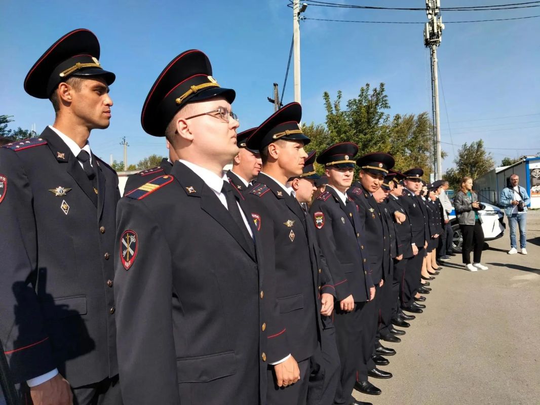 В поселке Шагол в Челябинске сегодня праздник – теперь там есть свой участковый пункт полиции, так что стражи порядка смогут постоянно присутствовать на территории В поселке Шагол в Челябинске сегодня праздник – теперь там есть свой участковый пункт полиции, так что стражи порядка смогут постоянно присутствовать на территории