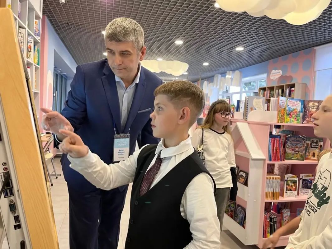 В Центральной городской библиотеке Златоуста открылся детский культурно-просветительский центр «Облака» В Центральной городской библиотеке Златоуста открылся детский культурно-просветительский центр «Облака»