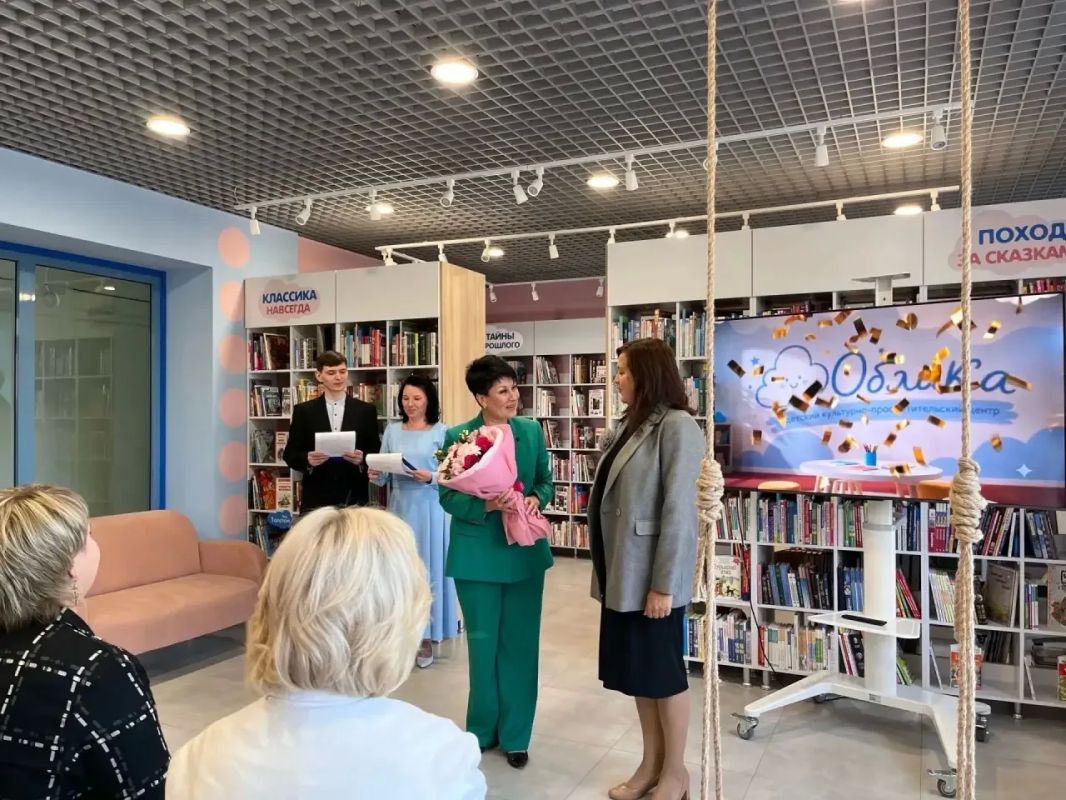 В Центральной городской библиотеке Златоуста открылся детский культурно-просветительский центр «Облака» В Центральной городской библиотеке Златоуста открылся детский культурно-просветительский центр «Облака»