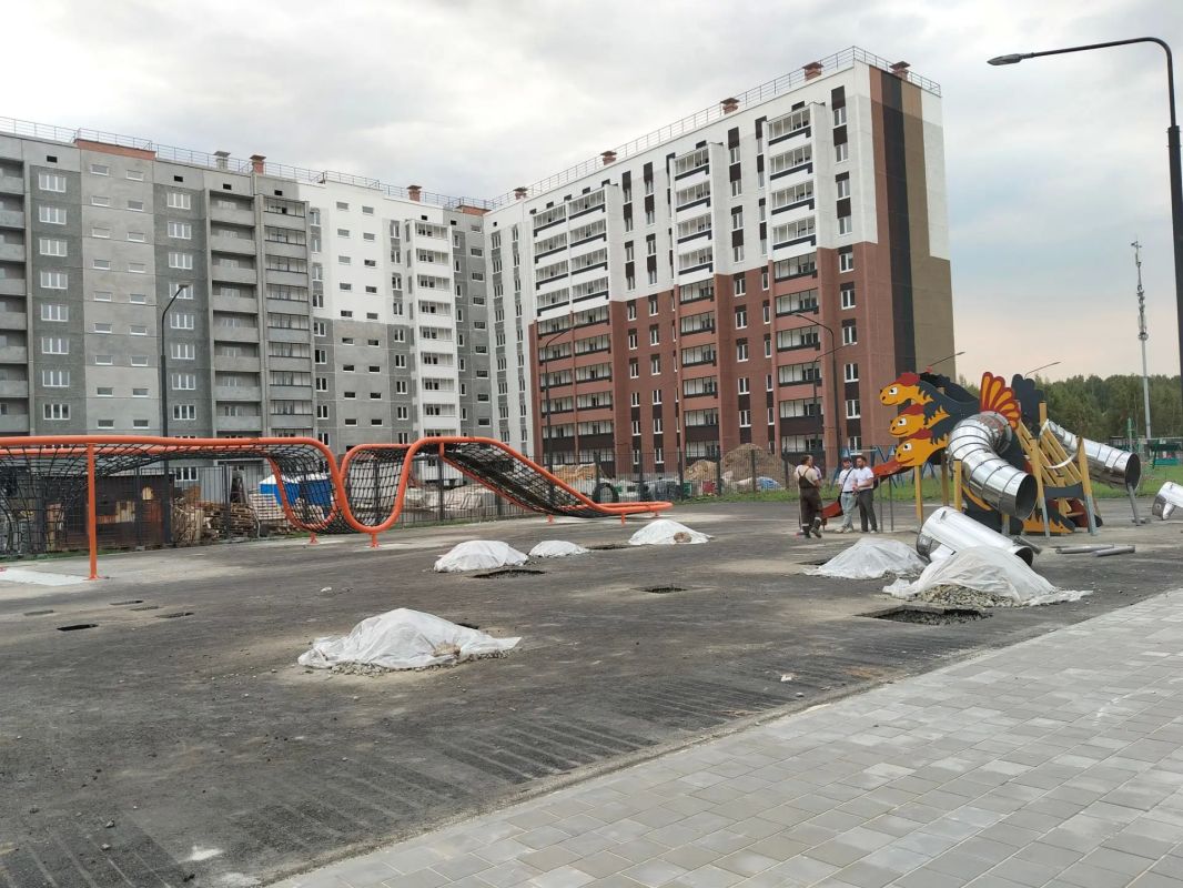 Видите 1100 ребят из Паркового, которые ждут школу поближе к дому? А они есть! Забрать этот поток должна школа, строительство которой сейчас заканчивают в 57 микрорайоне по нацпроекту "Молодежь и дети" Видите 1100 ребят из Паркового, которые ждут школу поближе к дому? А они есть! Забрать этот поток должна школа, строительство которой сейчас заканчивают в 57 микрорайоне по нацпроекту "Молодежь и дети"
