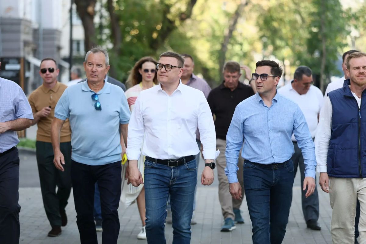 Алексей Текслер оценил благоустройство пешеходной части улицы Свободы Алексей Текслер оценил благоустройство пешеходной части улицы Свободы