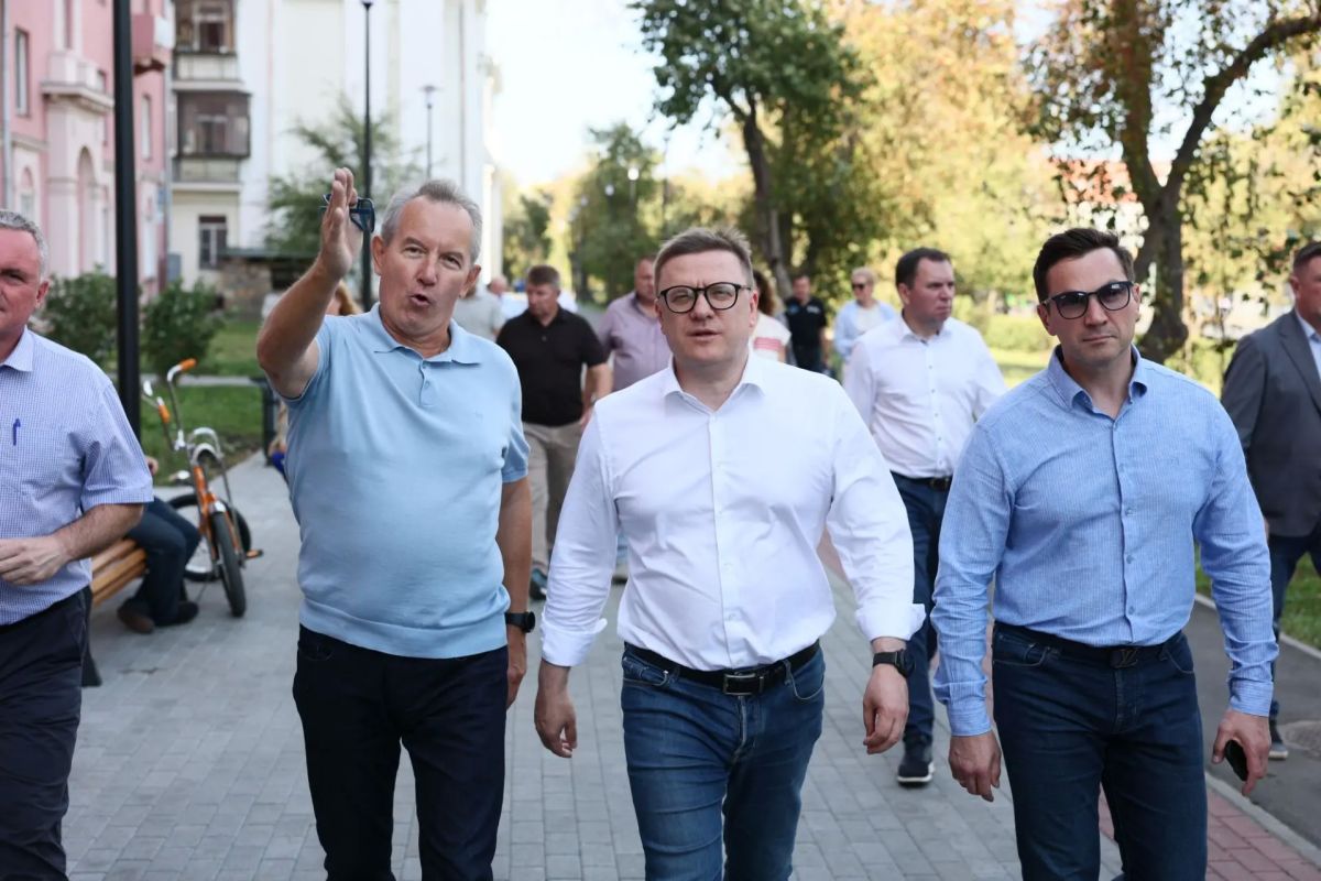 Алексей Текслер оценил благоустройство пешеходной части улицы Свободы Алексей Текслер оценил благоустройство пешеходной части улицы Свободы