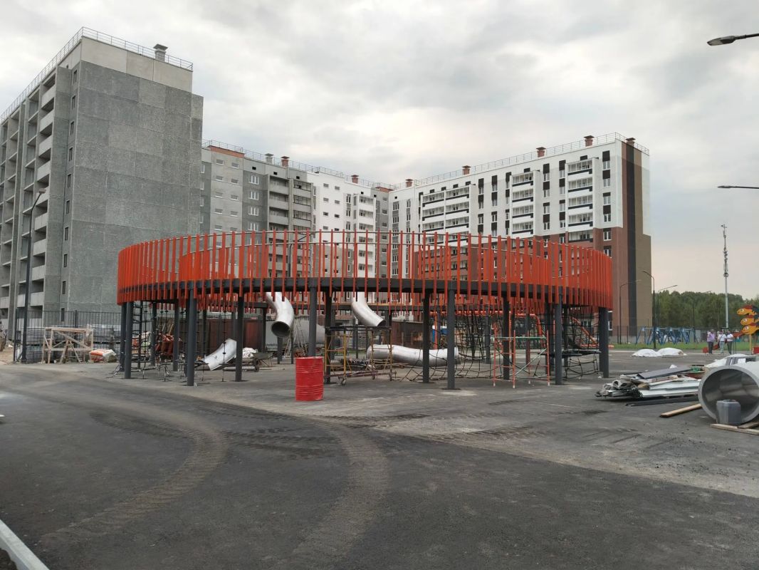 Видите 1100 ребят из Паркового, которые ждут школу поближе к дому? А они есть! Забрать этот поток должна школа, строительство которой сейчас заканчивают в 57 микрорайоне по нацпроекту "Молодежь и дети" Видите 1100 ребят из Паркового, которые ждут школу поближе к дому? А они есть! Забрать этот поток должна школа, строительство которой сейчас заканчивают в 57 микрорайоне по нацпроекту "Молодежь и дети"
