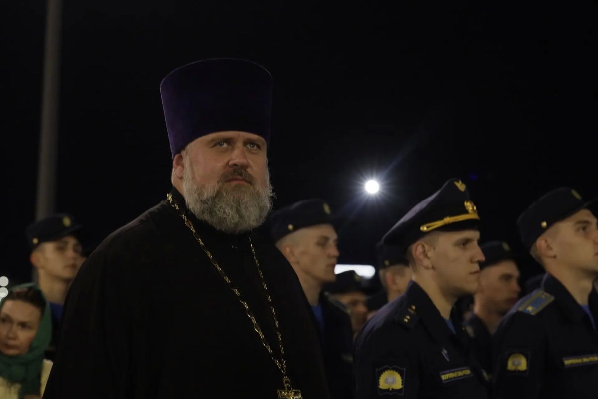 Верующие собрались у собора Рождества Христова в Челябинске, чтобы встретить мощи святителя Спиридона Верующие собрались у собора Рождества Христова в Челябинске, чтобы встретить мощи святителя Спиридона