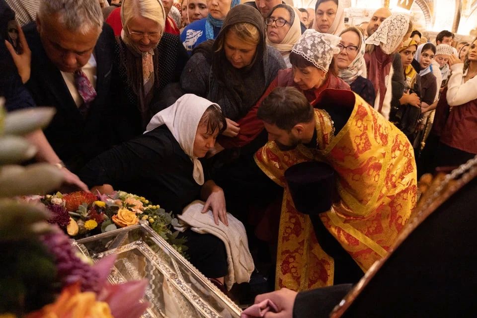 «Прикоснуться один раз к святыне и ничего не сделать – не вариант»: челябинцы рассказали, что чувствуют, приложившись к мощам святителя Спиридона «Прикоснуться один раз к святыне и ничего не сделать – не вариант»: челябинцы рассказали, что чувствуют, приложившись к мощам святителя Спиридона