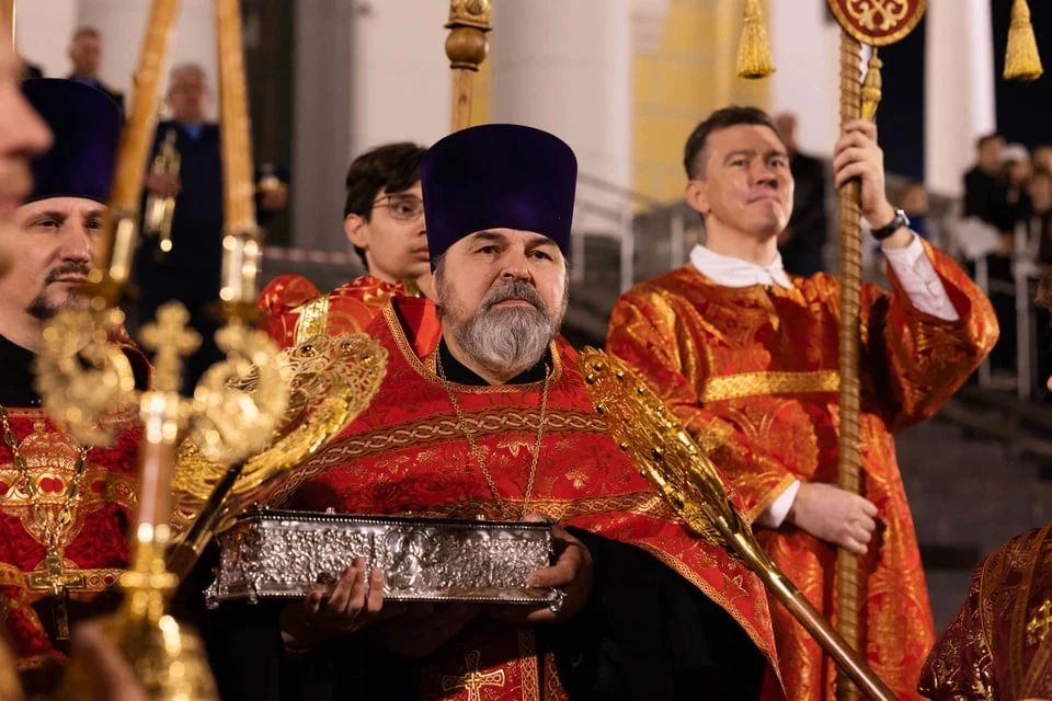«Прикоснуться один раз к святыне и ничего не сделать – не вариант»: челябинцы рассказали, что чувствуют, приложившись к мощам святителя Спиридона «Прикоснуться один раз к святыне и ничего не сделать – не вариант»: челябинцы рассказали, что чувствуют, приложившись к мощам святителя Спиридона