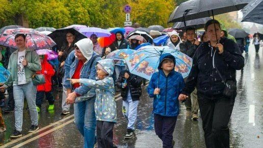 Первоклассники прошли праздничным шествием по Челябинску