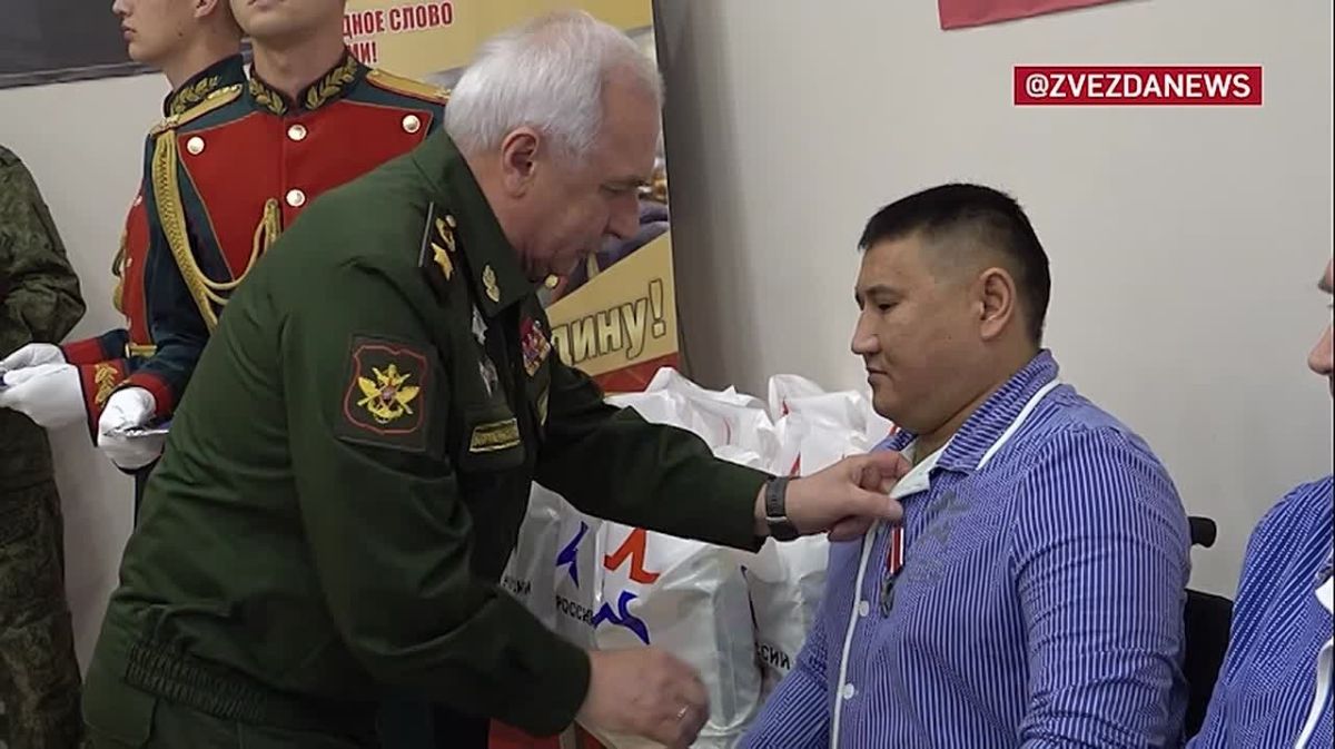 Виктор Горемыкин проверил организацию работы военного комиссариата и пункта отбора на военную службу по контракту в Челябинской области