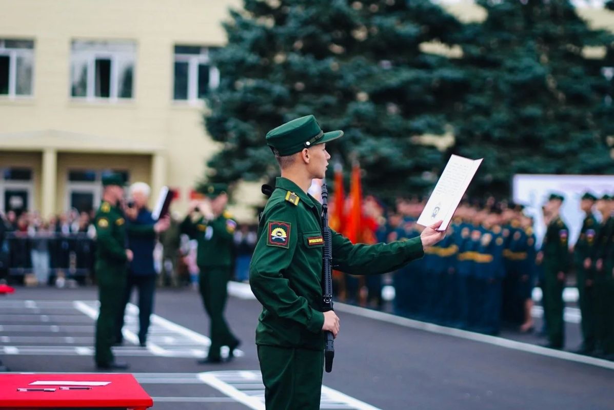 Курсанты первого набора ЧВТКУ принимают военную присягу Курсанты первого набора ЧВТКУ принимают военную присягу