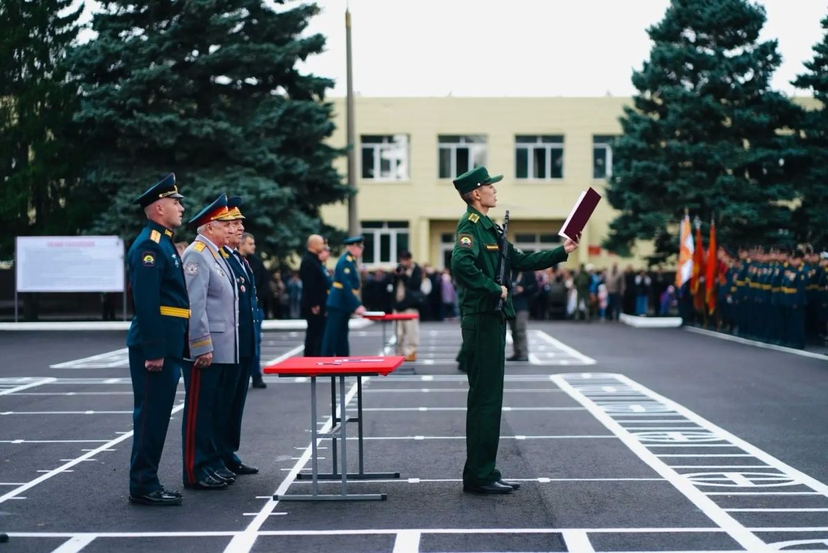 Курсанты первого набора ЧВТКУ принимают военную присягу Курсанты первого набора ЧВТКУ принимают военную присягу