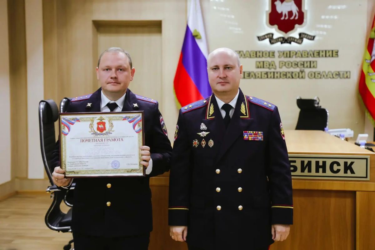 Генерал-лейтенант полиции Сергей Космачев наградил сотрудников в честь профессионального праздника — Дня подразделений по вопросам миграции МВД России Генерал-лейтенант полиции Сергей Космачев наградил сотрудников в честь профессионального праздника — Дня подразделений по вопросам миграции МВД России