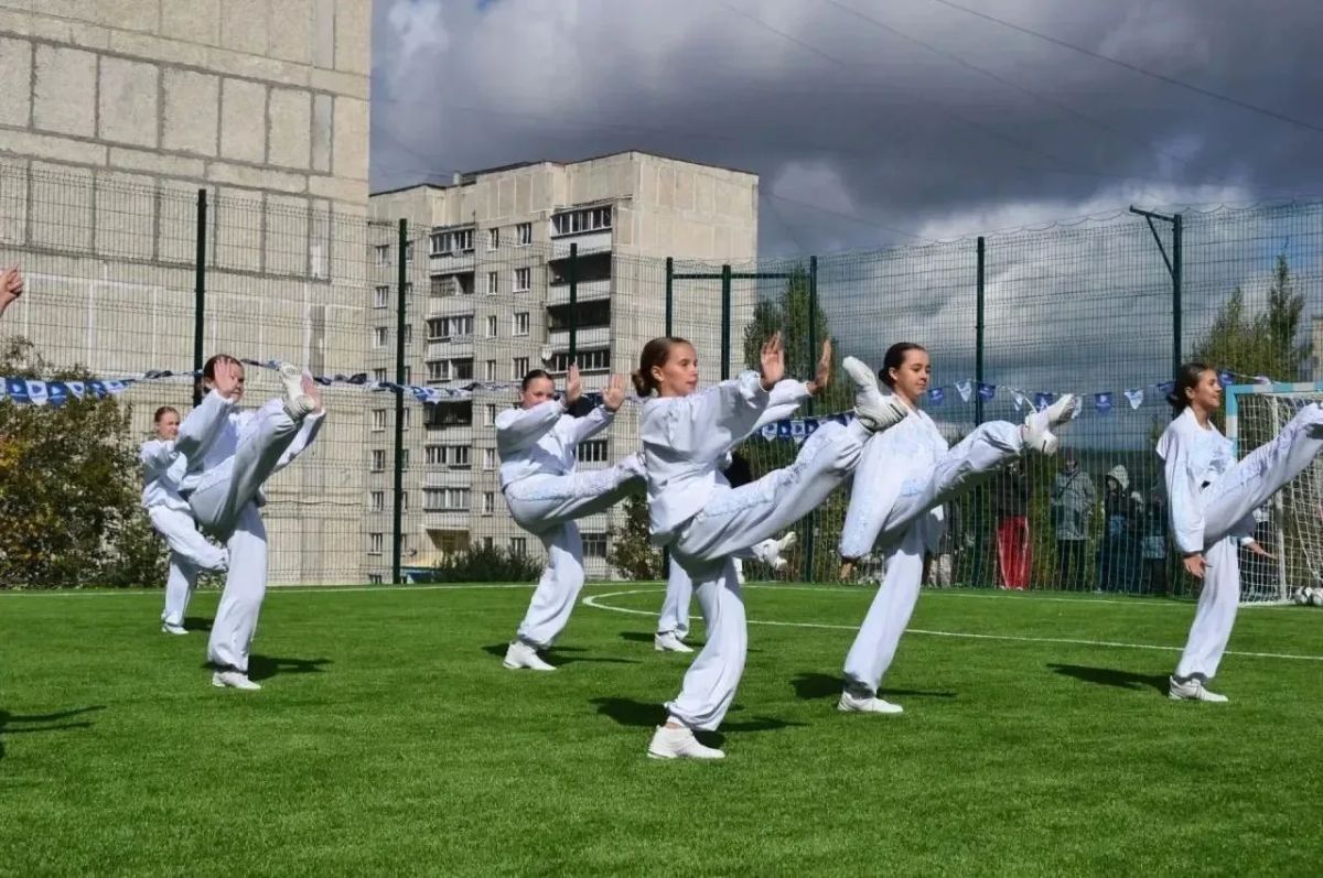 В Сатке открыли новую мини-футбольную площадку с искусственным покрытием В Сатке открыли новую мини-футбольную площадку с искусственным покрытием