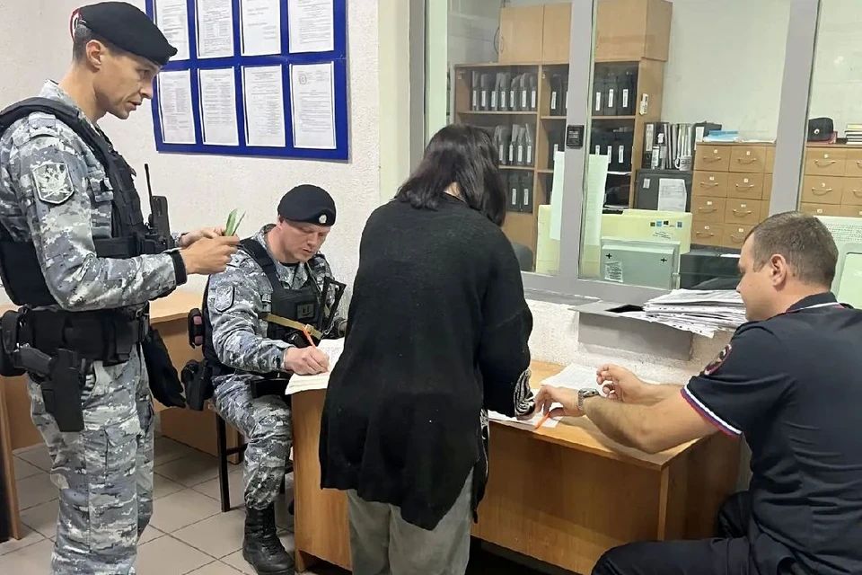 Правоохранители Южного Урала отправили 18 мигрантов, нарушивших правила пребывания в России, прочь из страны