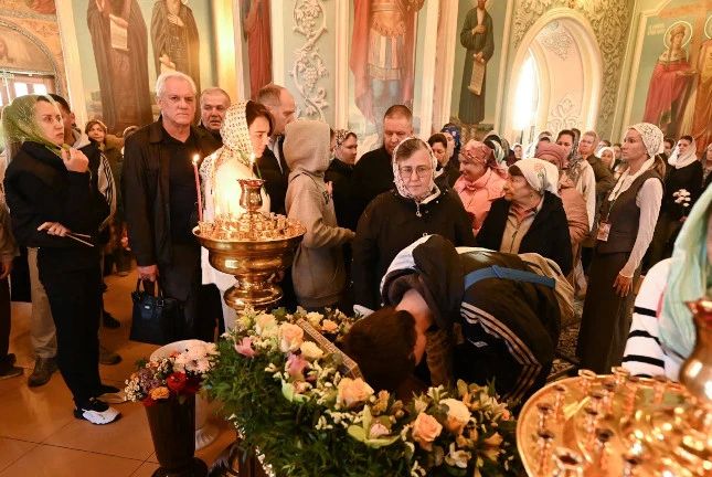 В кафедральный собор Челябинска доставили ковчег с мощами блаженной Матроны Московской В кафедральный собор Челябинска доставили ковчег с мощами блаженной Матроны Московской