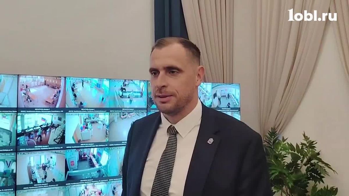 Министр спорта Челябинской области Владимир Иванов ознакомился с работой Центра общественного наблюдения за выборами