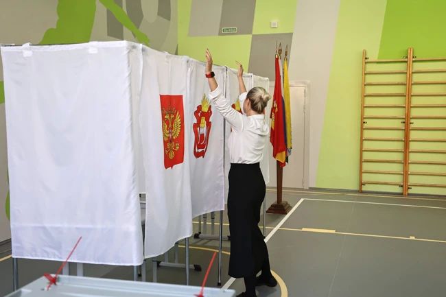 Первый день голосования на выборах в Государственную РФ и представительные органы власти местного самоуправления завершен