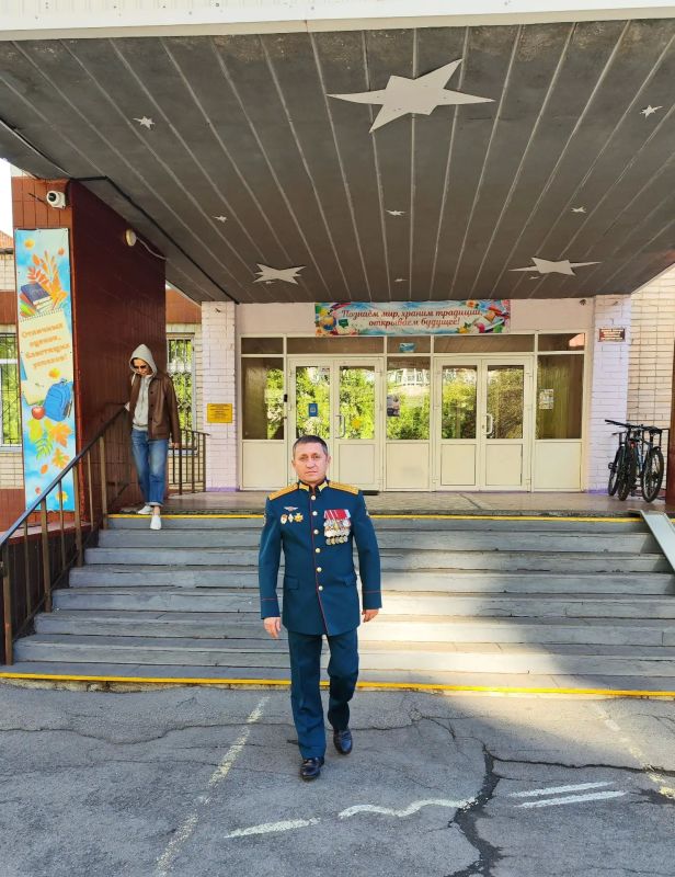 «Быть всегда со своей страной»: Евгений Мурашов проголосовал на участке № 553