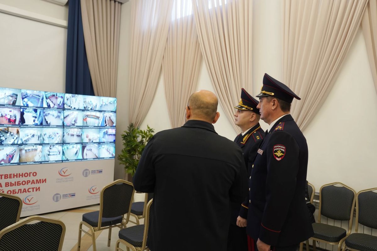 Руководители ГУ МВД России по Челябинской области ознакомились с работой Центра общественного наблюдения за выборами Руководители ГУ МВД России по Челябинской области ознакомились с работой Центра общественного наблюдения за выборами