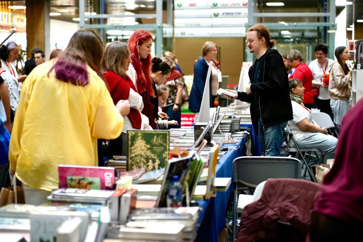 Книжный фестиваль в Челябинске собрал читателей Книжный фестиваль в Челябинске собрал читателей