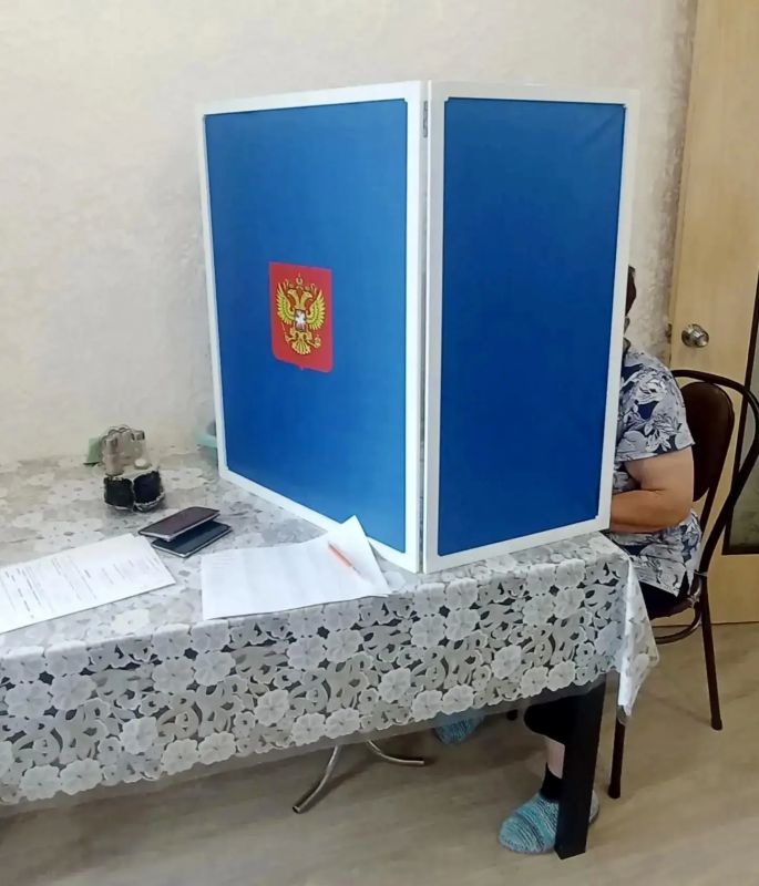 ГОЛОСОВАНИЕ ВНЕ ПОМЕЩЕНИЯ. Не можете прийти на участок по уважительной причине? Члены комиссии придут к Вам домой! Забота и внимание к каждому избирателю — вот что главное Уже около 150 тысяч южноуральцев воспользовались... ГОЛОСОВАНИЕ ВНЕ ПОМЕЩЕНИЯ. Не можете прийти на участок по уважительной причине? Члены комиссии придут к Вам домой! Забота и внимание к каждому избирателю — вот что главное Уже около 150 тысяч южноуральцев воспользовались...