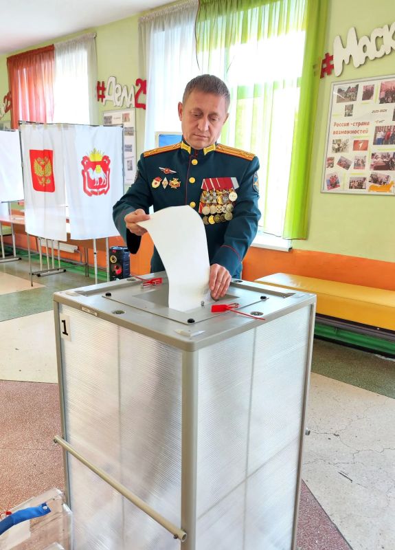 «Быть всегда со своей страной»: Евгений Мурашов проголосовал на участке № 553 «Быть всегда со своей страной»: Евгений Мурашов проголосовал на участке № 553