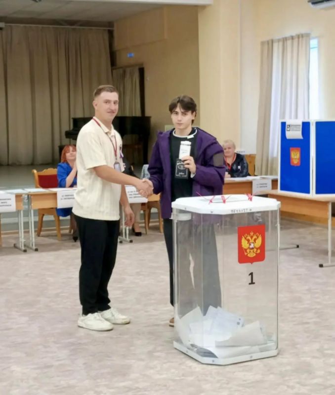 Во время выборов избирком подготовил подарки для молодежи, которая впервые идет отдать свой голос Во время выборов избирком подготовил подарки для молодежи, которая впервые идет отдать свой голос