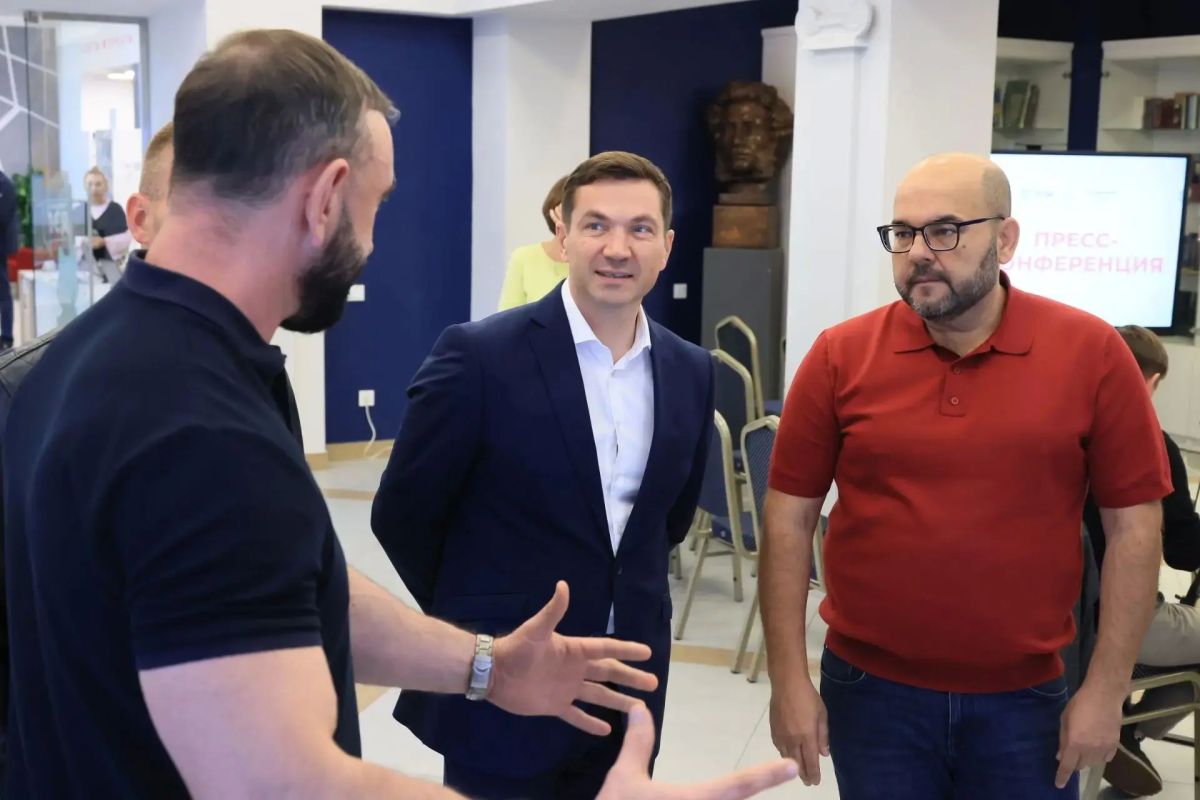 Глава Челябинска Алексей Лошкин в прямом эфире «Гранада ТВ» объяснил, почему так важно прийти на выборы и проголосовать Глава Челябинска Алексей Лошкин в прямом эфире «Гранада ТВ» объяснил, почему так важно прийти на выборы и проголосовать