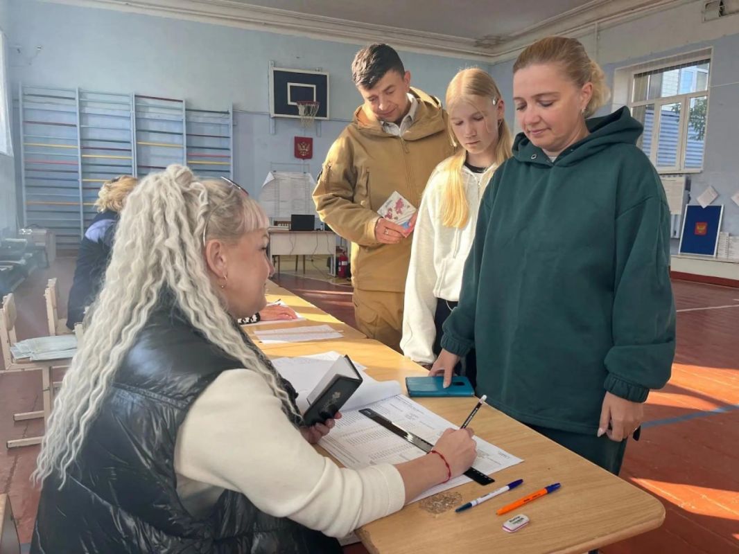 Волонтеры «ЛизаАлерт» из Златоуста пришли на выборы всей семьей Волонтеры «ЛизаАлерт» из Златоуста пришли на выборы всей семьей