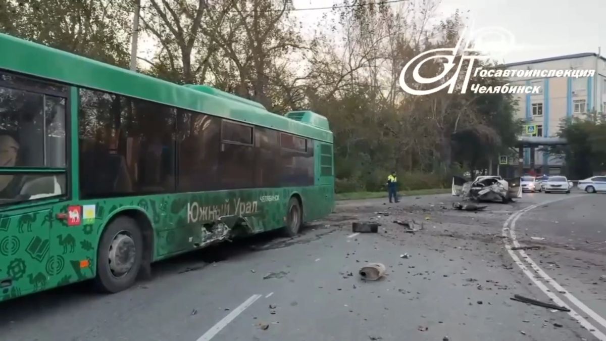 Врезался в столб и отлетел в автобус Врезался в столб и отлетел в автобус
