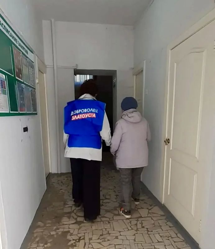 ЗАБОТА НА УЧАСТКАХ. В дни голосования избирательные участки Челябинской области работают при активной поддержке волонтеров. Их главная задача — сделать процесс выборов максимально комфортным и доступным для каждого ЗАБОТА НА УЧАСТКАХ. В дни голосования избирательные участки Челябинской области работают при активной поддержке волонтеров. Их главная задача — сделать процесс выборов максимально комфортным и доступным для каждого