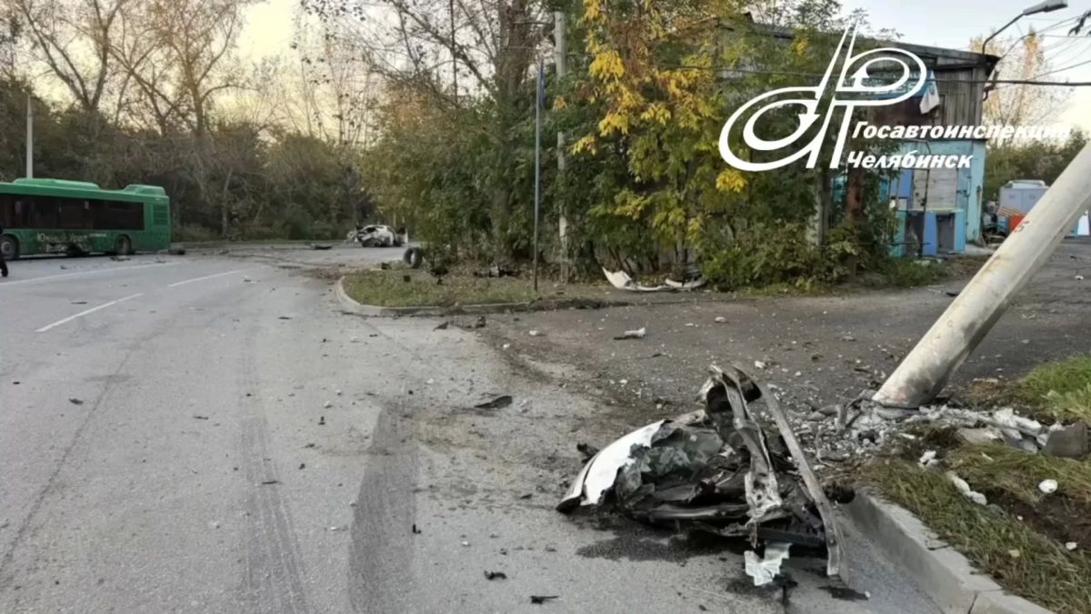 Врезался в столб и отлетел в автобус Врезался в столб и отлетел в автобус