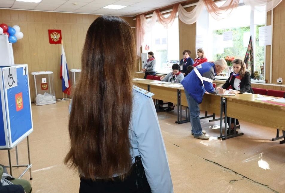 Полицейские Челябинской области обеспечили правопорядок и безопасность южноуральцев на избирательных участках Полицейские Челябинской области обеспечили правопорядок и безопасность южноуральцев на избирательных участках