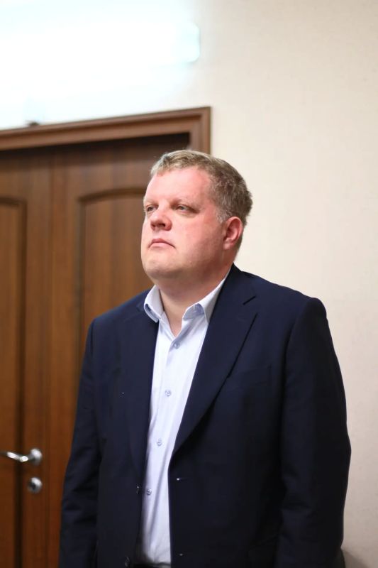 В региональном следственном управлении проводили на пенсию опытного следователя-криминалиста Михаила Сергеевича Смолина В региональном следственном управлении проводили на пенсию опытного следователя-криминалиста Михаила Сергеевича Смолина