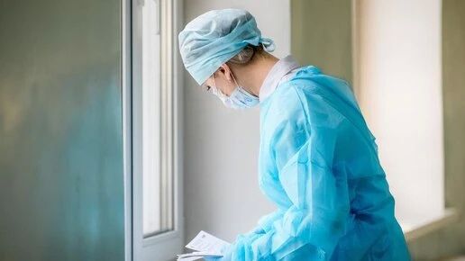 Носителя опасной инфекции принудительно увезли в больницу в Челябинске