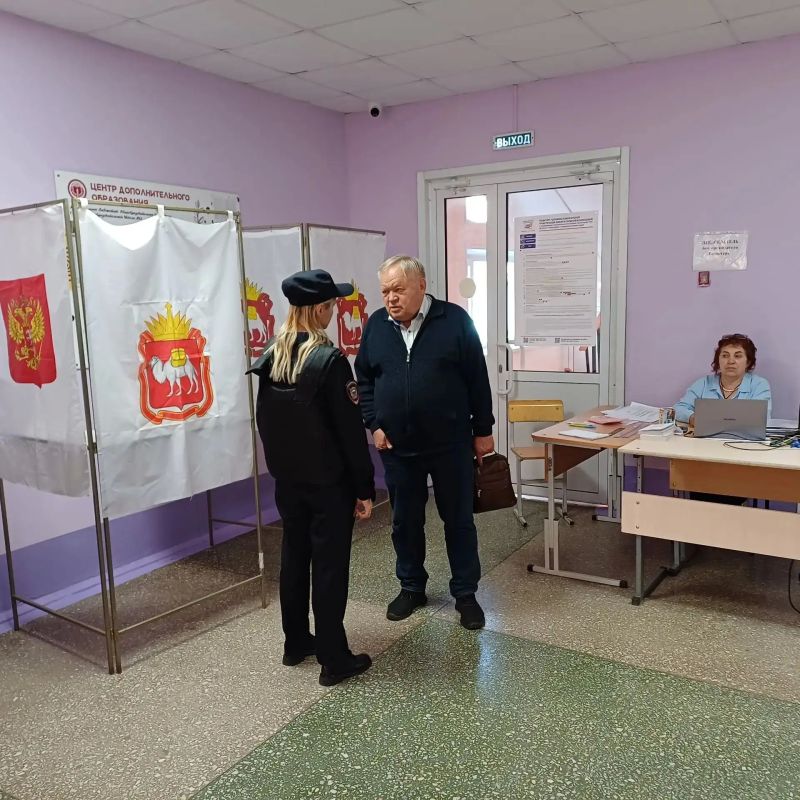 Полицейские Челябинской области обеспечили правопорядок и безопасность южноуральцев на избирательных участках Полицейские Челябинской области обеспечили правопорядок и безопасность южноуральцев на избирательных участках