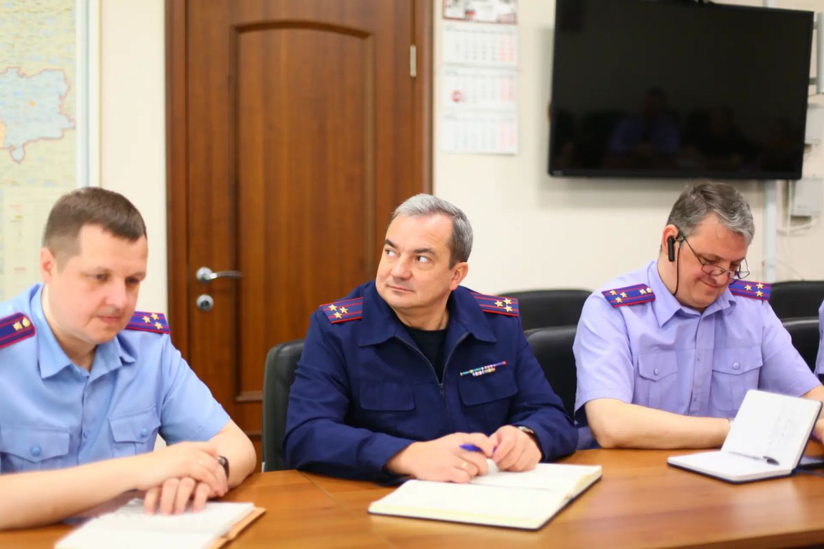 В региональном следственном управлении проводили на пенсию опытного следователя-криминалиста Михаила Сергеевича Смолина В региональном следственном управлении проводили на пенсию опытного следователя-криминалиста Михаила Сергеевича Смолина