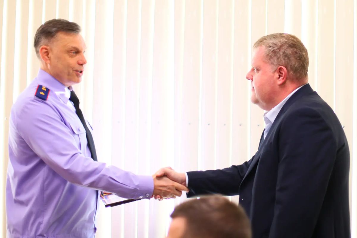В региональном следственном управлении проводили на пенсию опытного следователя-криминалиста Михаила Сергеевича Смолина В региональном следственном управлении проводили на пенсию опытного следователя-криминалиста Михаила Сергеевича Смолина