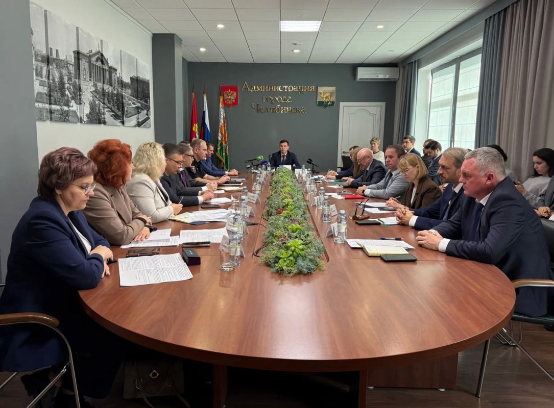 Итоги прошедших выборов, осенние субботники и парковка на газонах в городском парке: краткие итоги аппаратного совещания в Администрации Челябинска