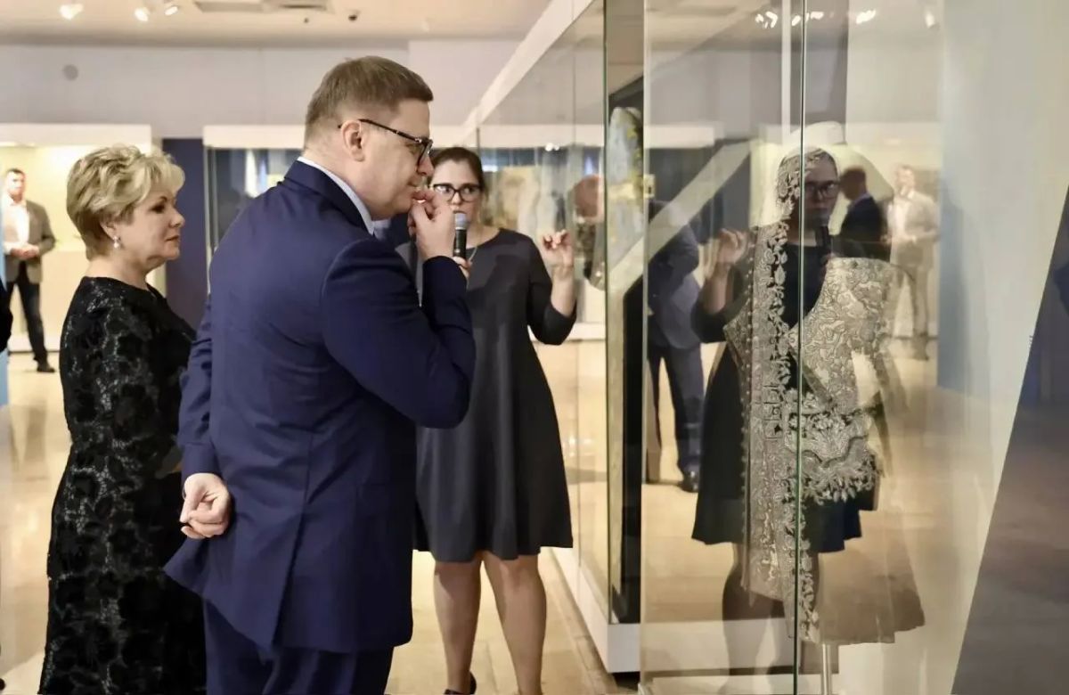 Алексей Текслер открыл в Челябинске выставку Музеев Московского Кремля «Небесная лазурь» Алексей Текслер открыл в Челябинске выставку Музеев Московского Кремля «Небесная лазурь»