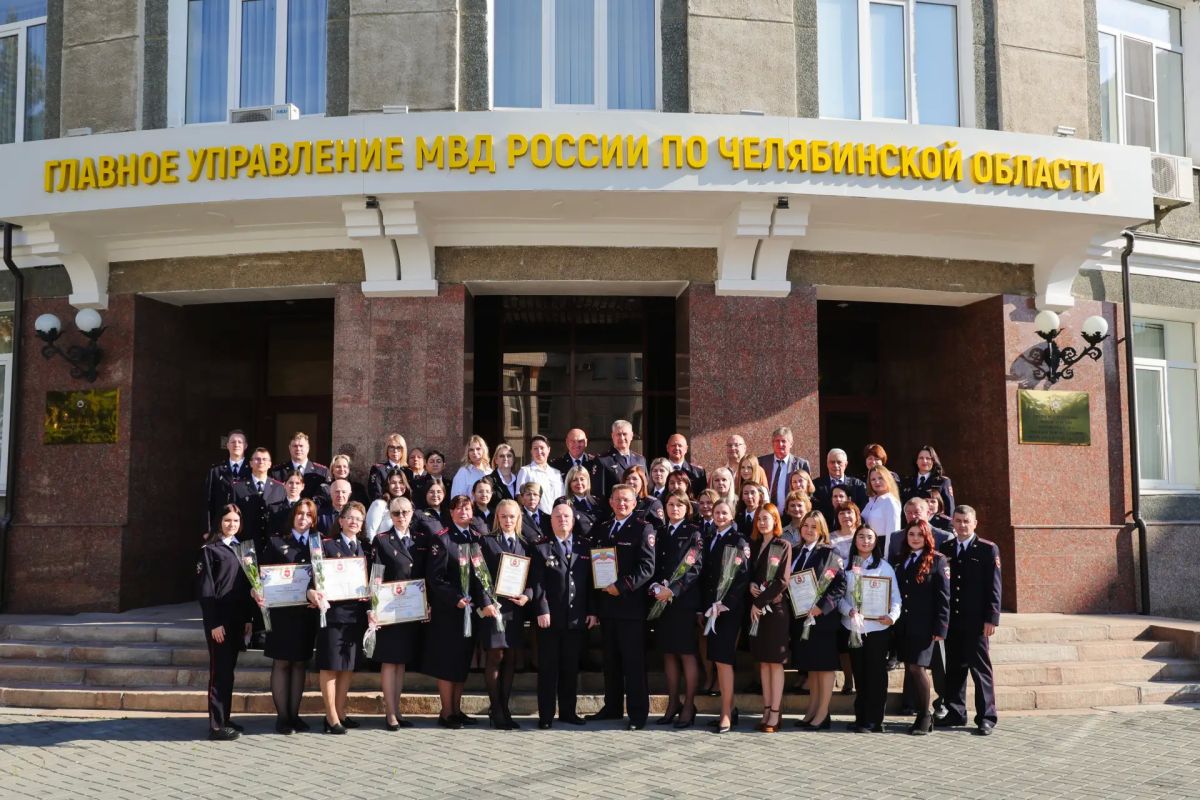 В областном полицейском Главке поздравили сотрудников и ветеранов Информационного центра с профессиональным праздником В областном полицейском Главке поздравили сотрудников и ветеранов Информационного центра с профессиональным праздником