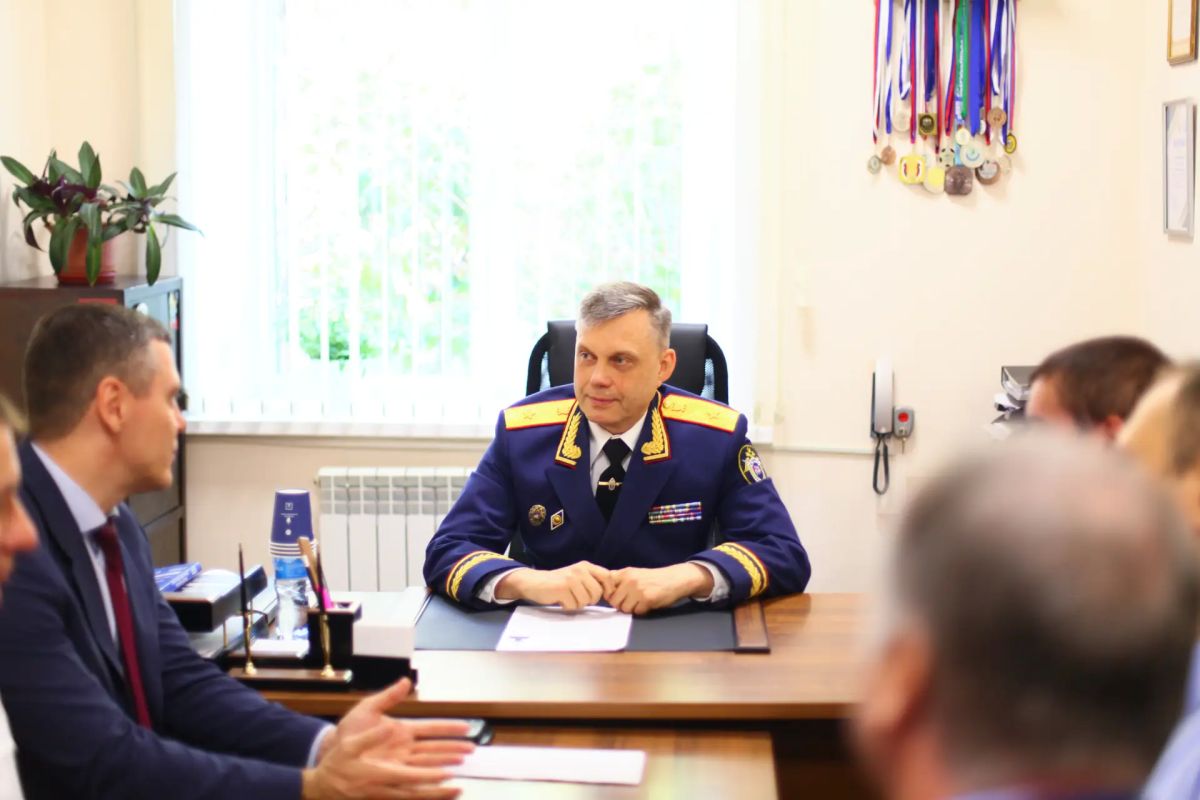 Руководитель регионального СКР представил нового руководителя следственного отдела по городу Южноуральск Руководитель регионального СКР представил нового руководителя следственного отдела по городу Южноуральск