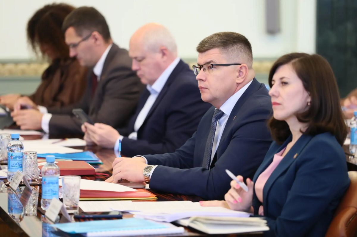 Алексей Текслер открыл первое заседание правительства региона в новом составе Алексей Текслер открыл первое заседание правительства региона в новом составе