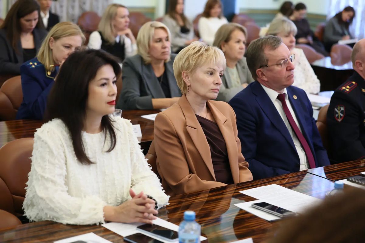 Алексей Текслер открыл первое заседание правительства региона в новом составе Алексей Текслер открыл первое заседание правительства региона в новом составе