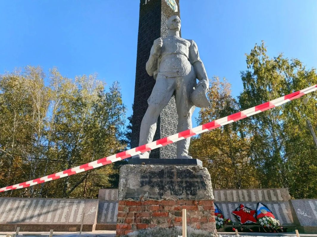 В Копейске продолжается благоустройство памятников В Копейске продолжается благоустройство памятников