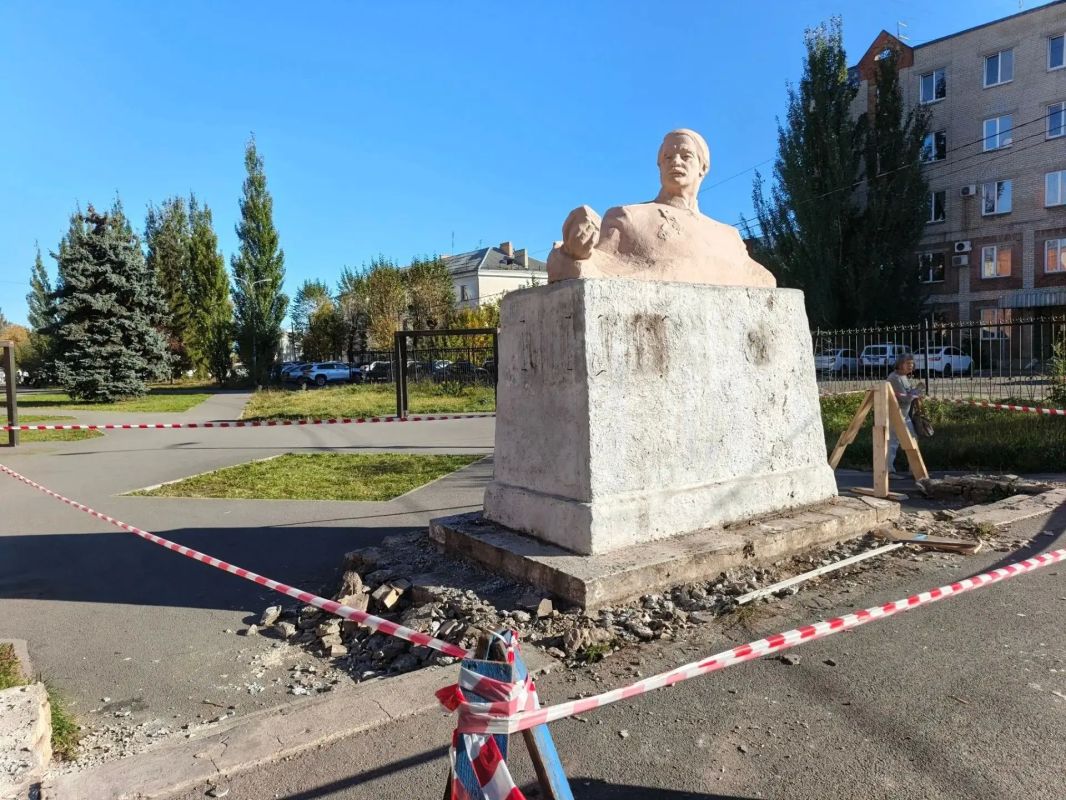 В Копейске продолжается благоустройство памятников В Копейске продолжается благоустройство памятников